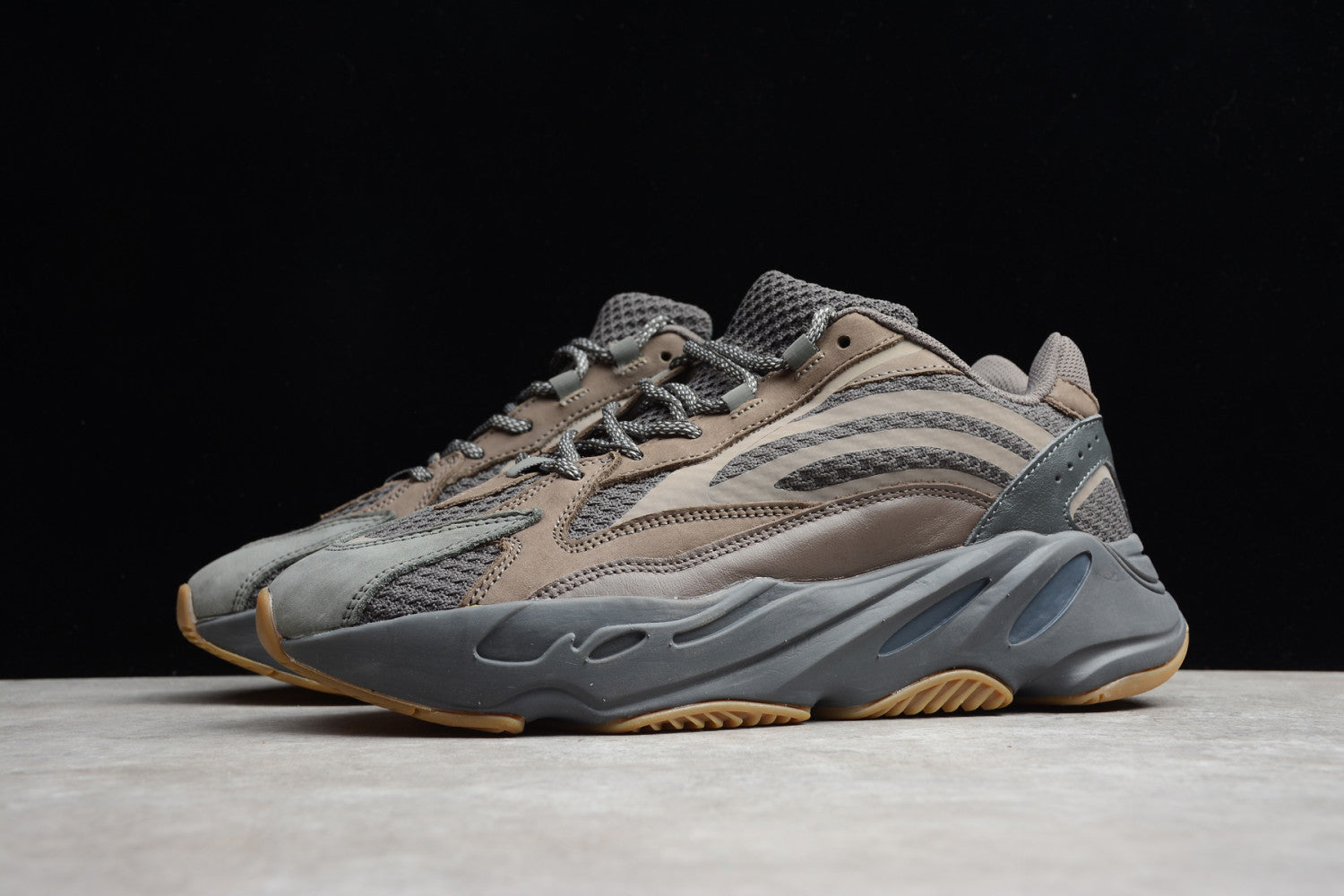 Yeezy Boost 700 V2“Geode” Brown EG6860