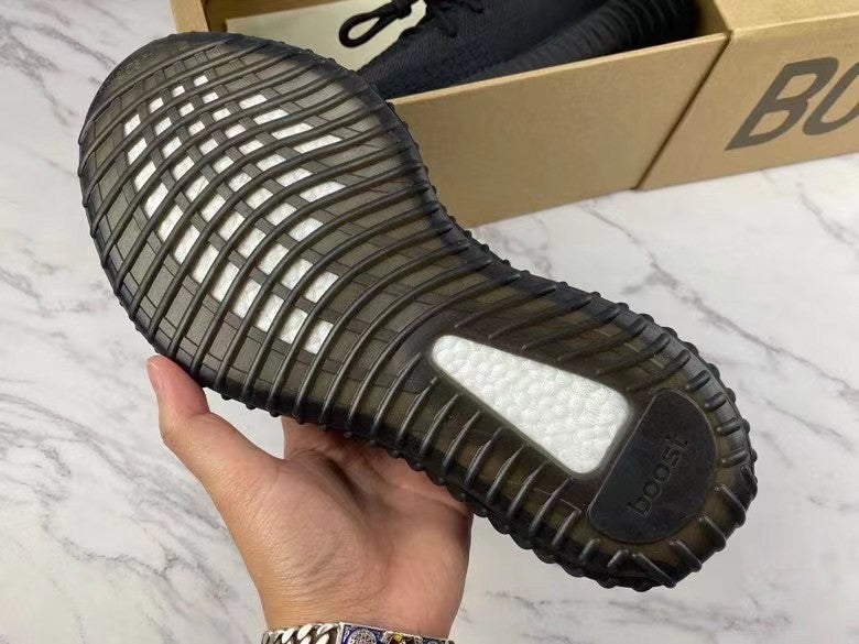 Yeezy Boost 350 V2 Onyx HQ4540