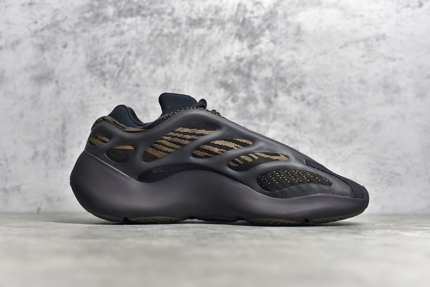 Yeezy Boost 700V3“Clay Brown” GY0189