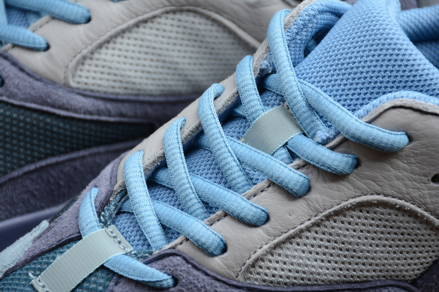 Yeezy Boost 700 “Carbon Blue” FW2498