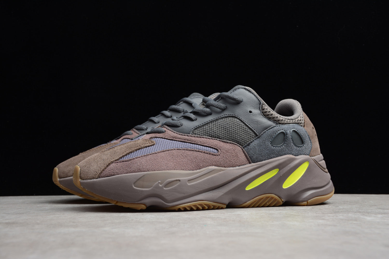 Kanye West x Adidas Yeezy Runner Boost 700 “Mauve” EE9614