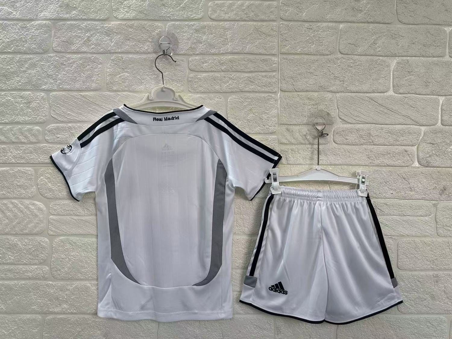 Real Madrid Home Retro Kids Suit 2006/07