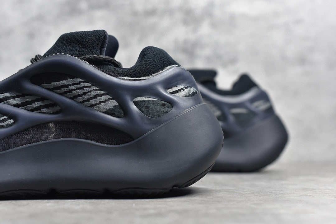 Yeezy Boost 700V3 Black H67799