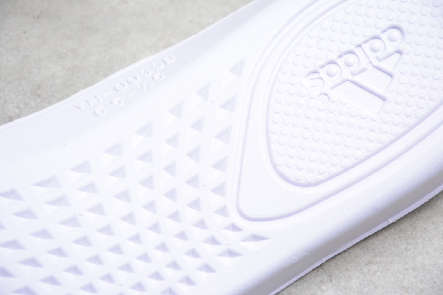 Yeezy Boost 700 Magnet FV9922