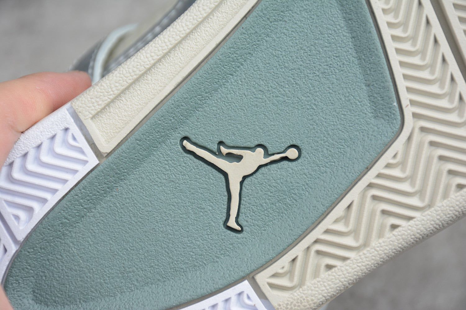 Air Jordan 4 Pearl 742639-045