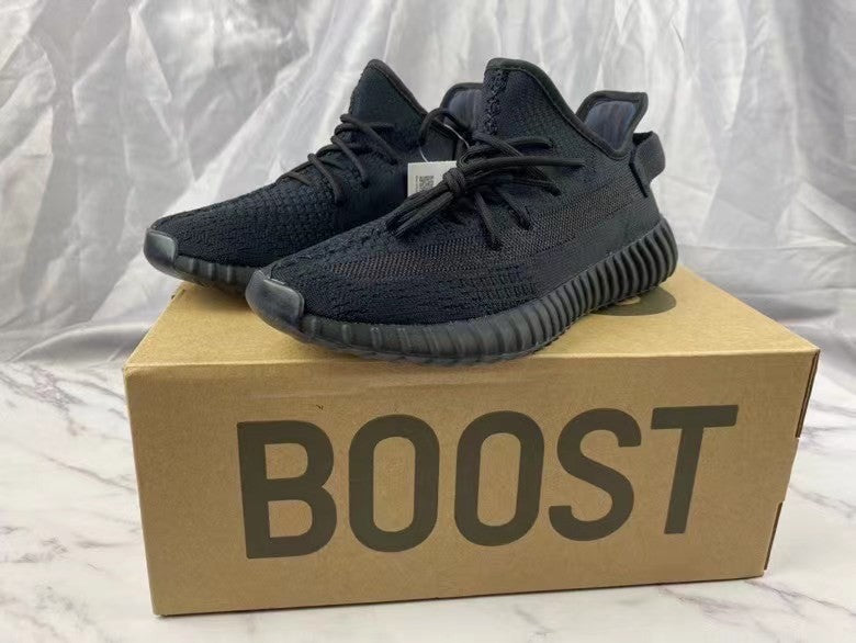 Yeezy Boost 350 V2 Onyx HQ4540