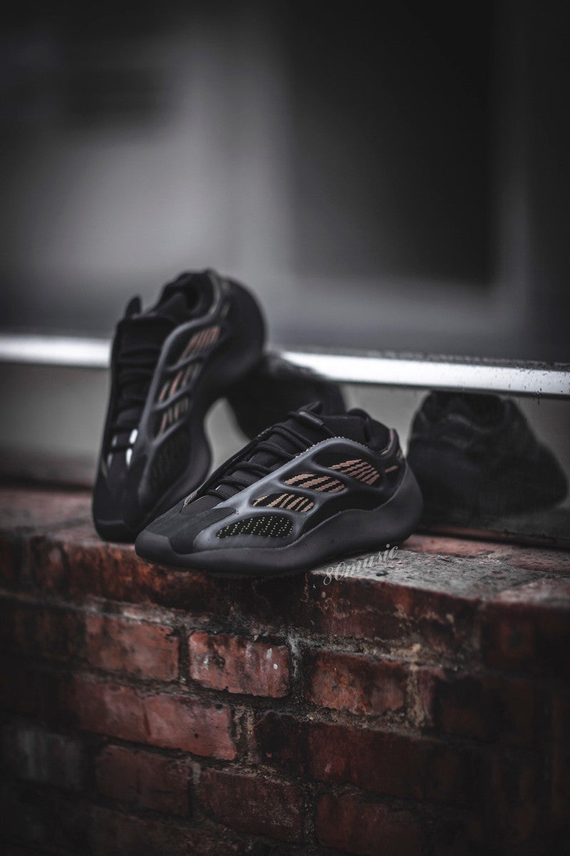 Yeezy Boost 700V3“Clay Brown” GY0189