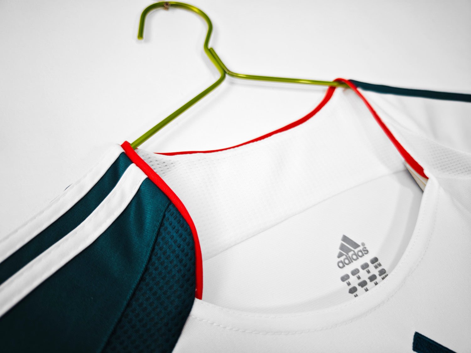 Liverpool Away Retro Jersey 2006/08