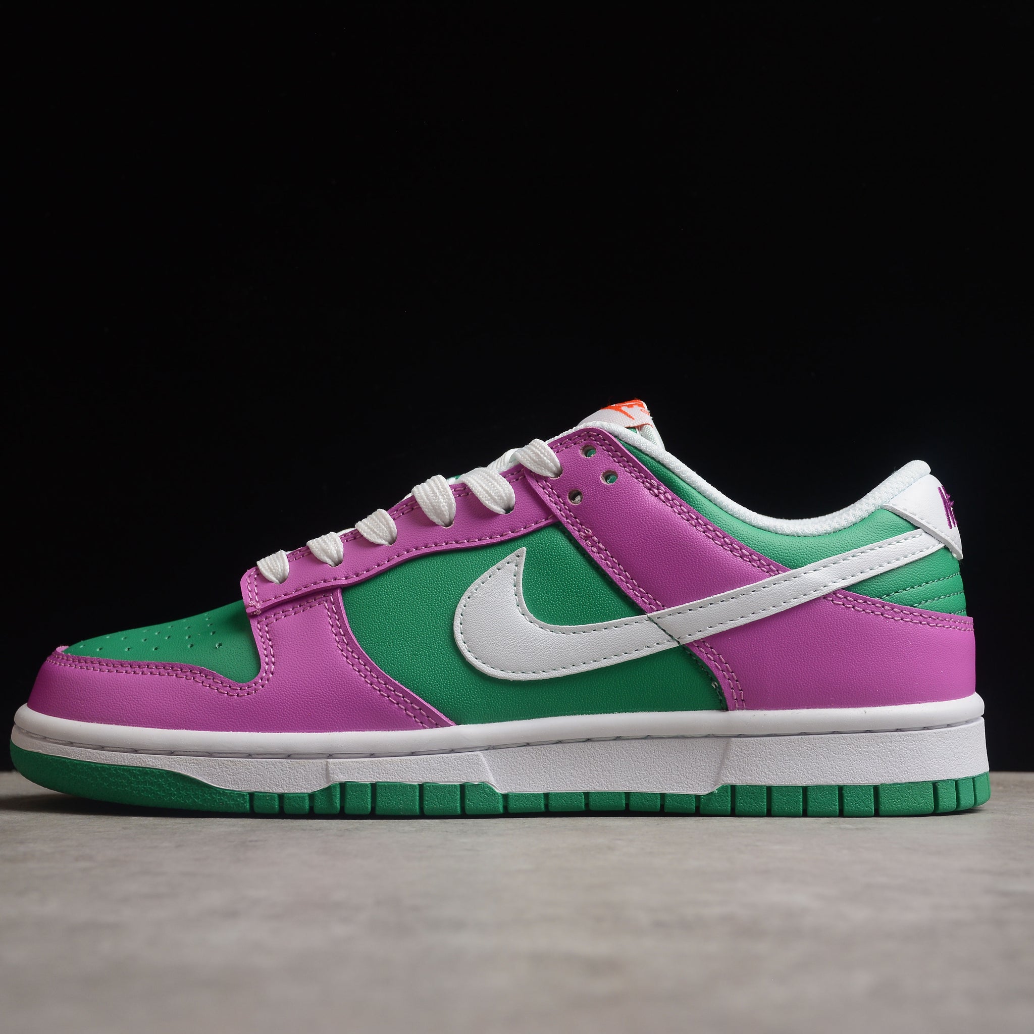 SB Dunk Low FD9924 311