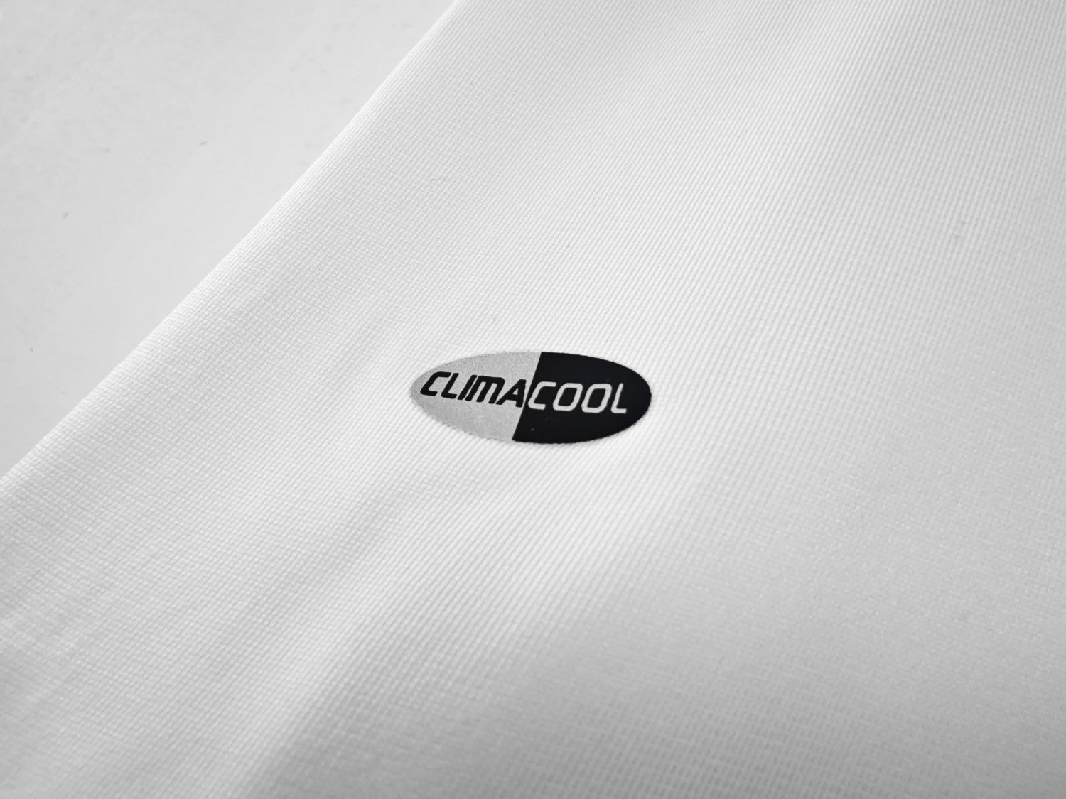 Real Madrid Home Retro Jersey 2005/06