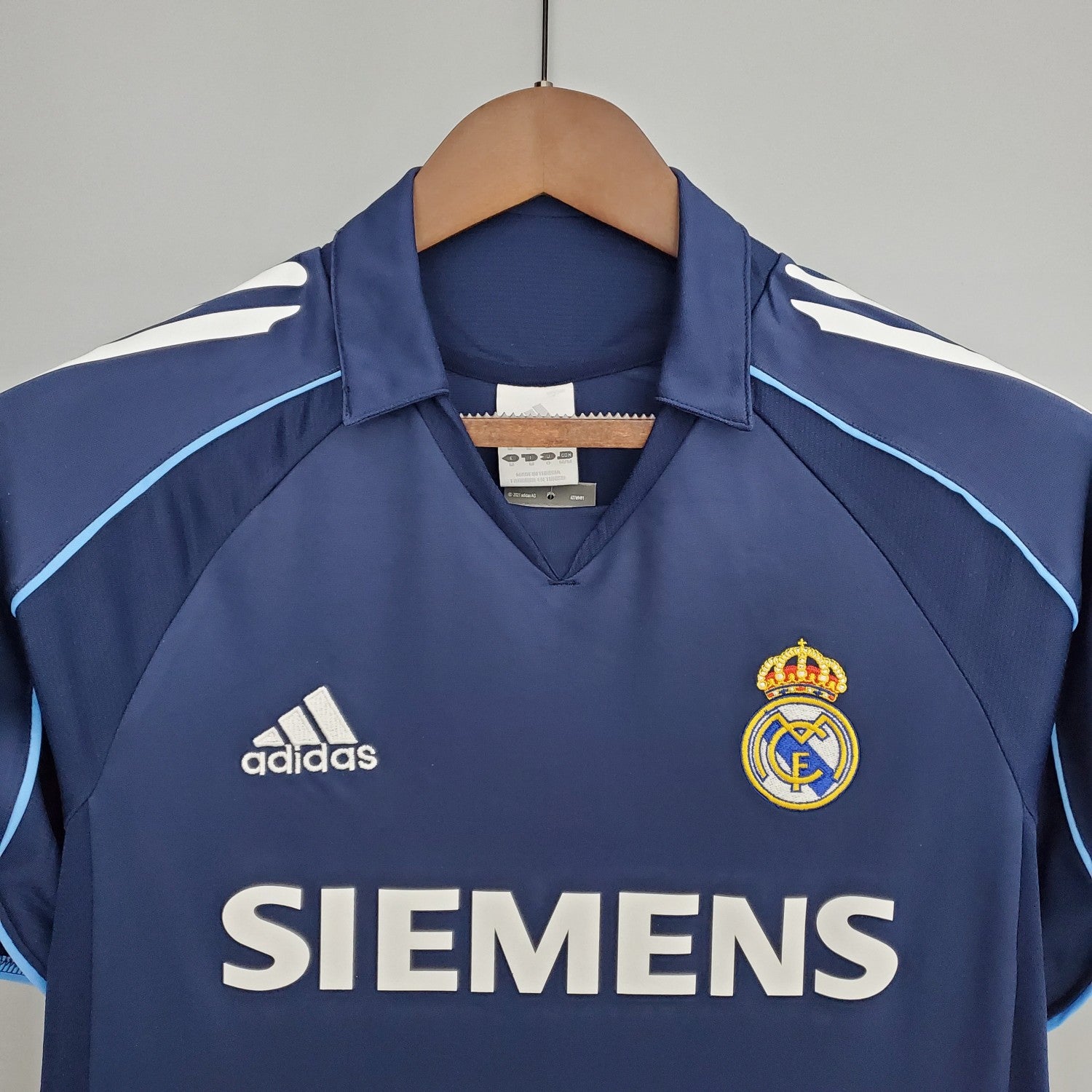 Real Madrid Away Retro Jersey 2005/06