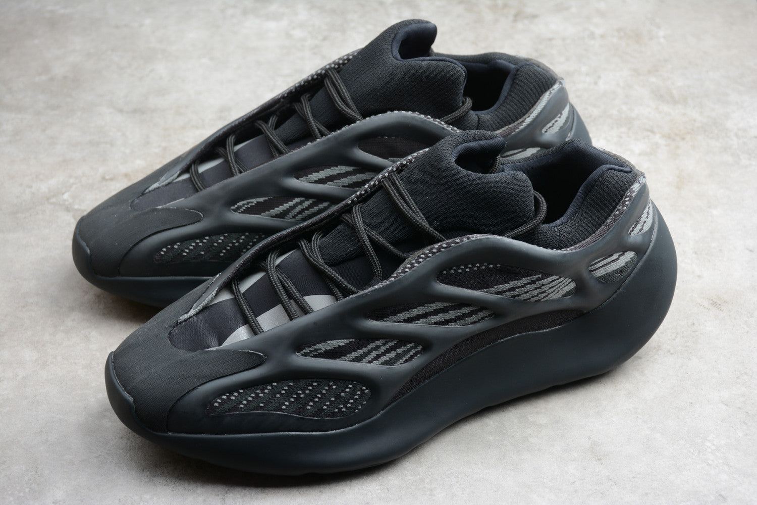 Yeezy Boost 700V3 Black H67799