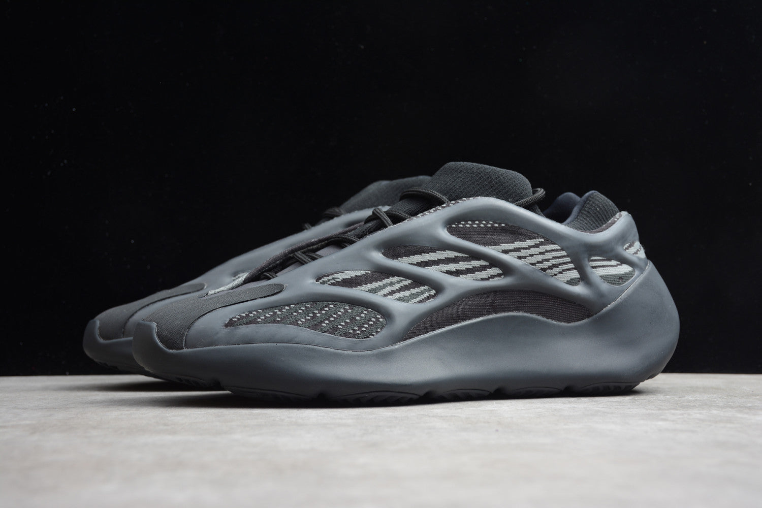 Yeezy Boost 700V3 Black H67799