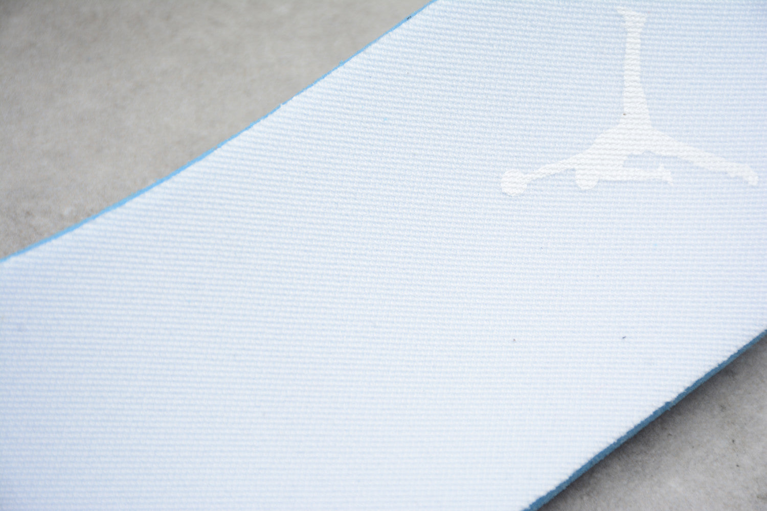 Air Jordan 11 WMNS “Metallic Silver” AR0715-100