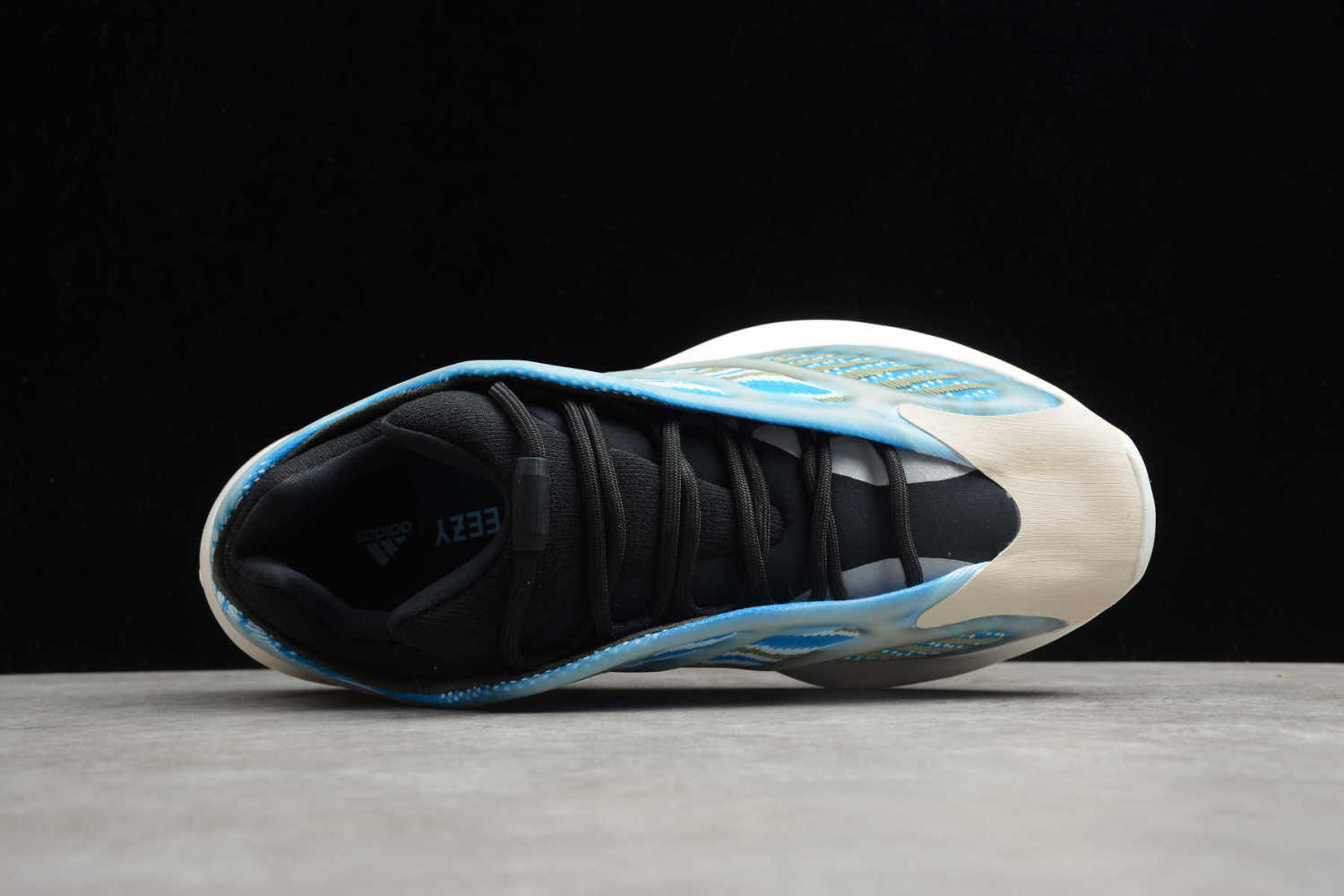 Yeezy Boost 700V3 Arzare G54850