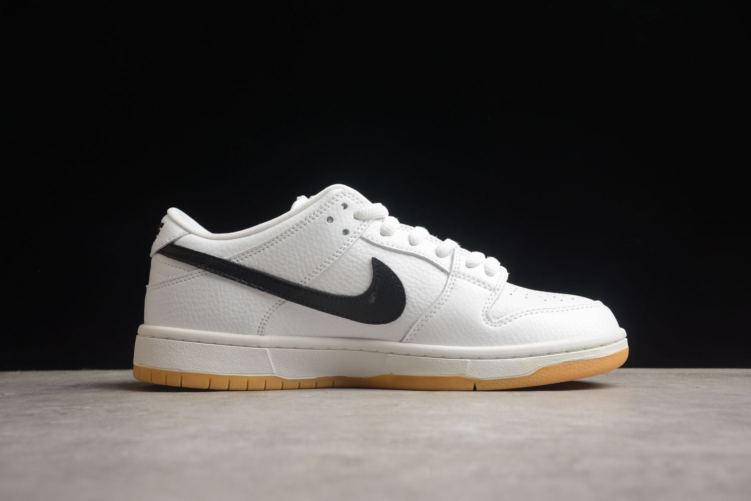 SB Dunk Low Pro lso White Gum White Black CD2563-101