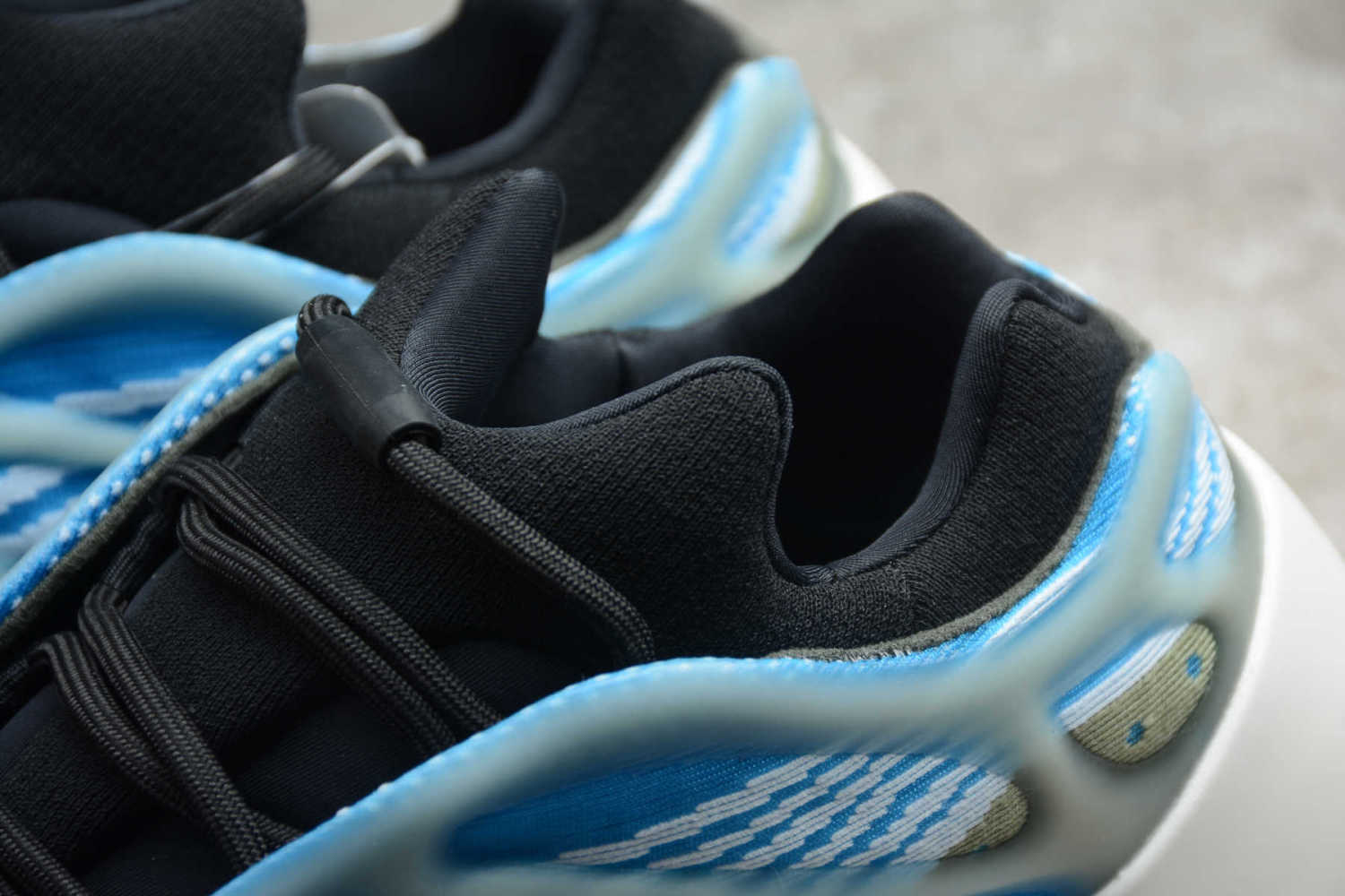 Yeezy Boost 700V3 Arzare G54850