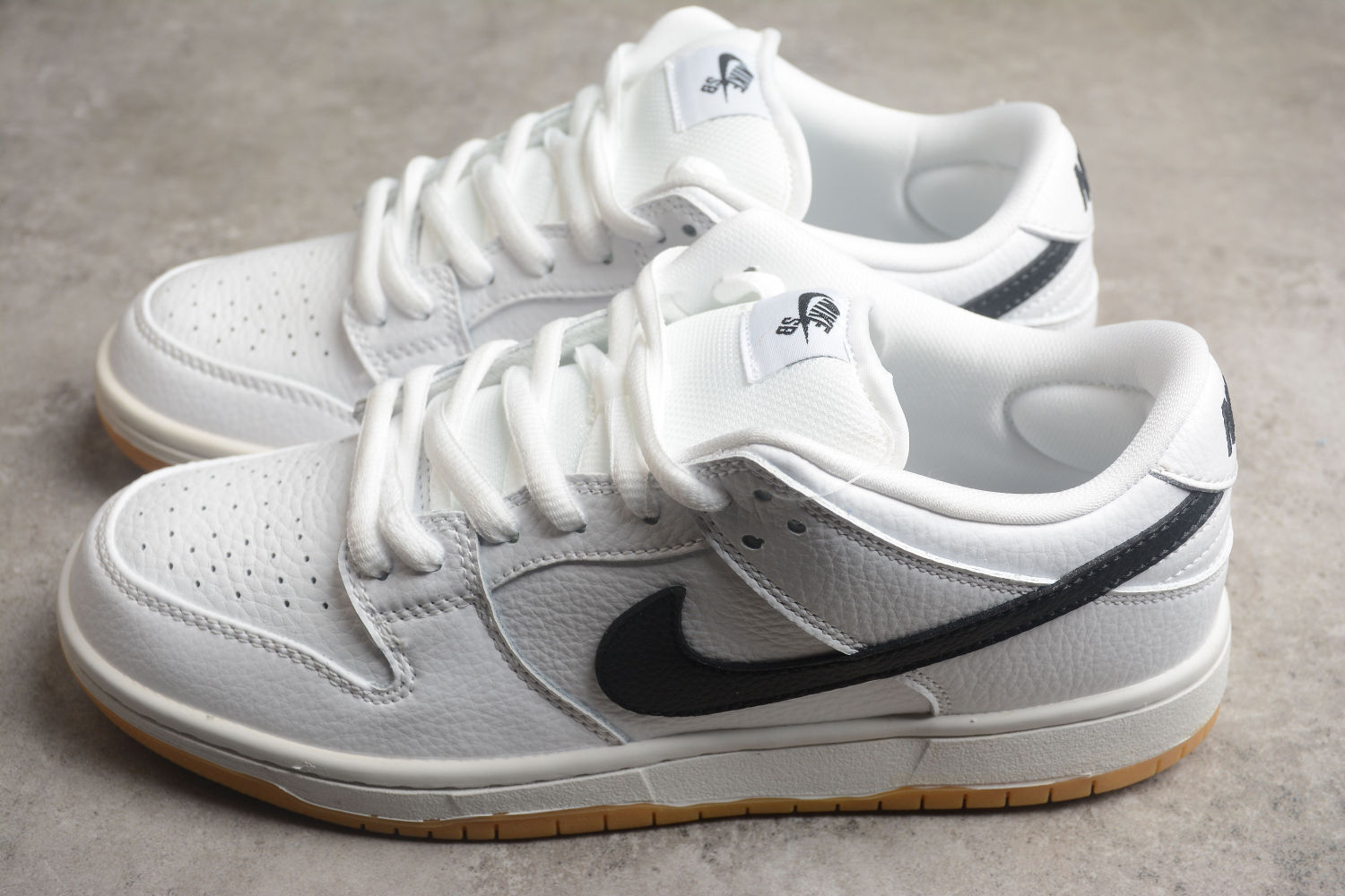SB Dunk Low Pro lso White Gum White Black CD2563-101