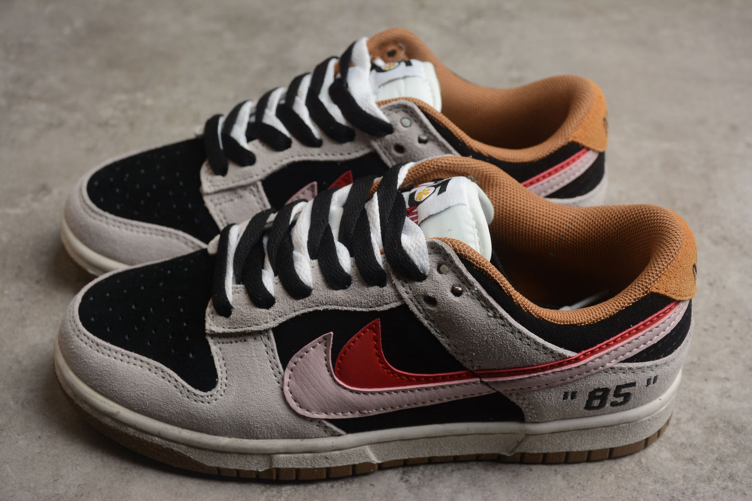 SB Dunk Low SE 85 DO9457-126