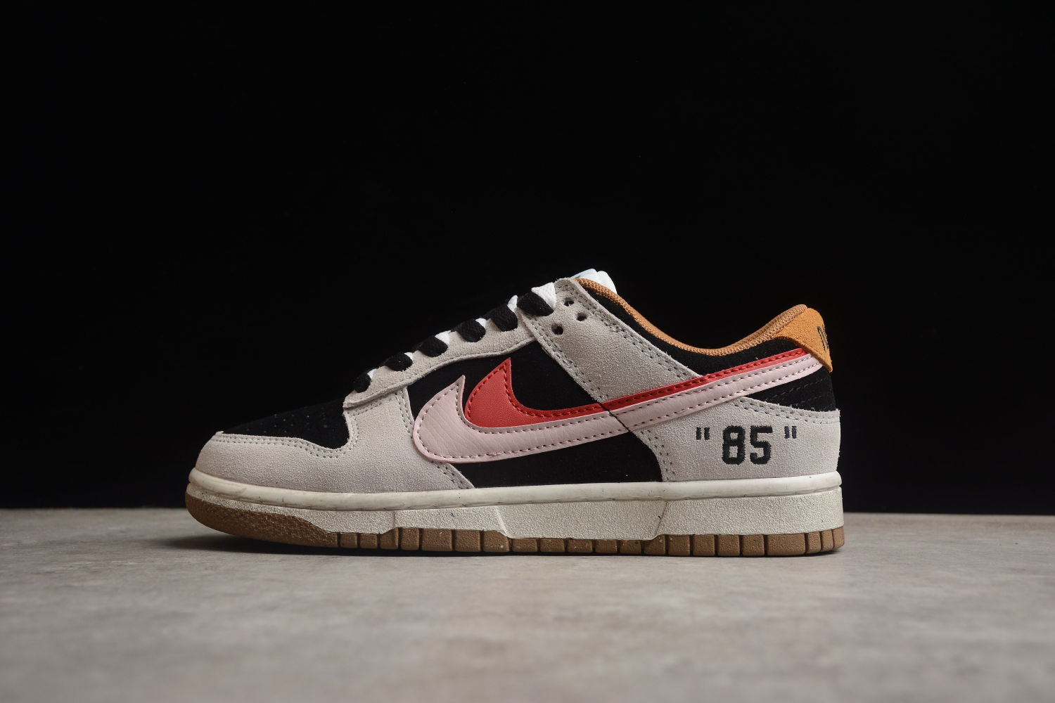 SB Dunk Low SE 85 DO9457-126