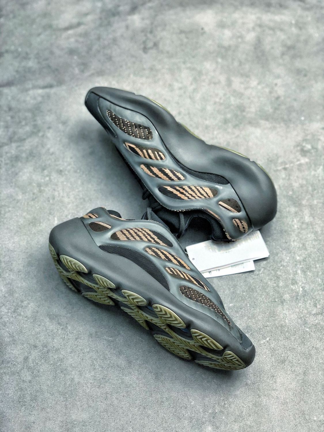 Yeezy Boost 700V3“Clay Brown” GY0189