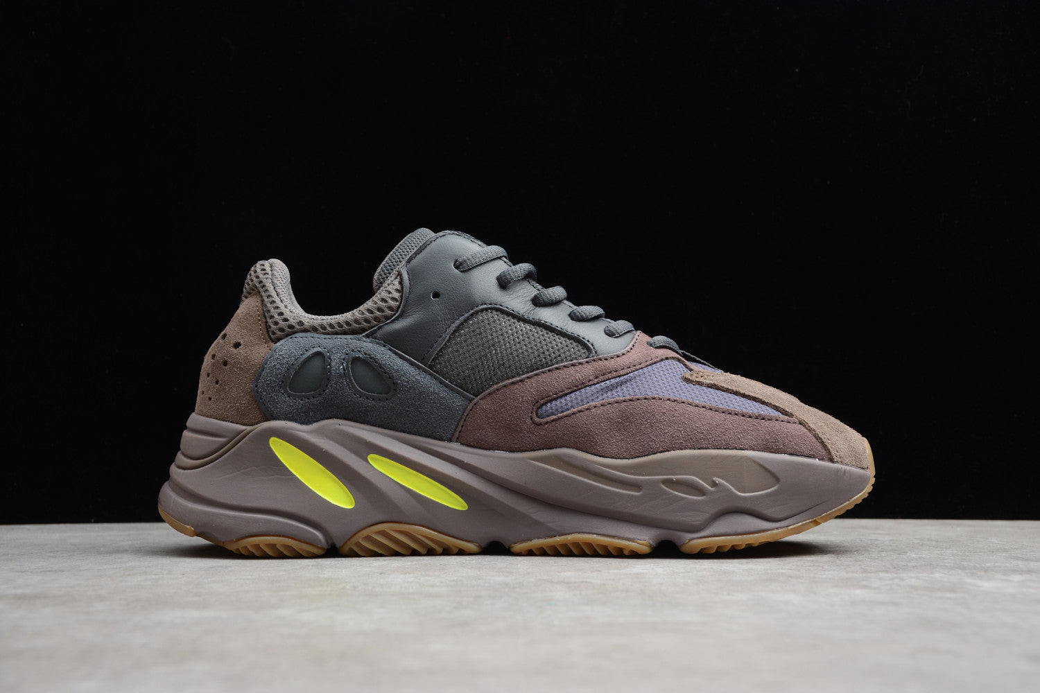 Kanye West x Adidas Yeezy Runner Boost 700 “Mauve” EE9614