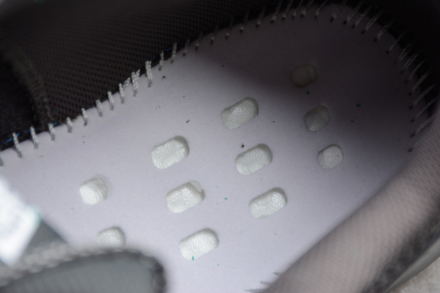 Yeezy Boost 700 V2“Geode” Brown EG6860