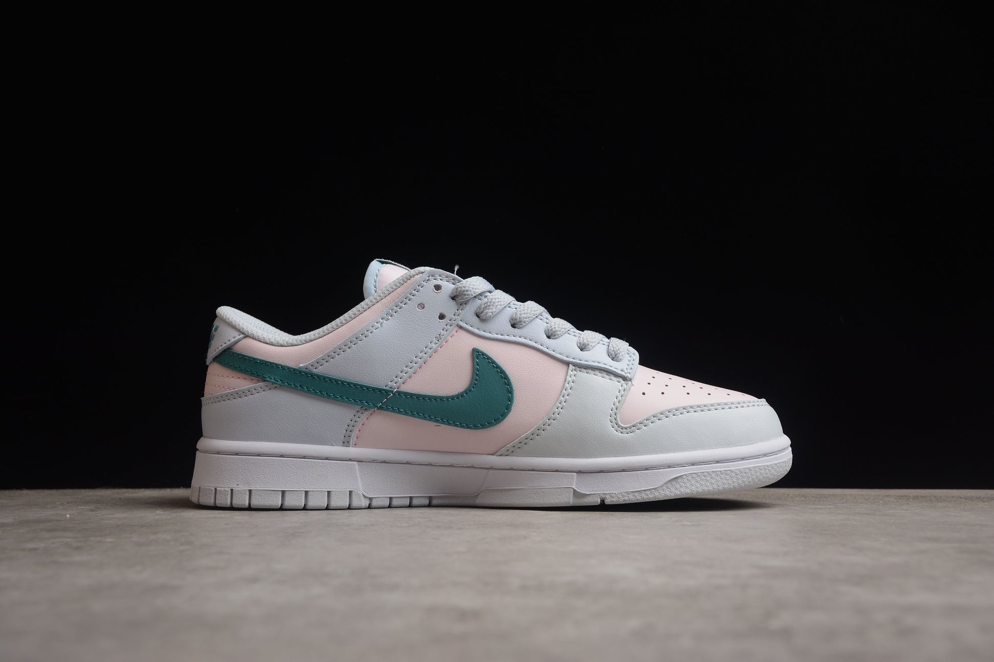 SB Dunk Low Mineral Teal Light Blue Pink FD1232-002