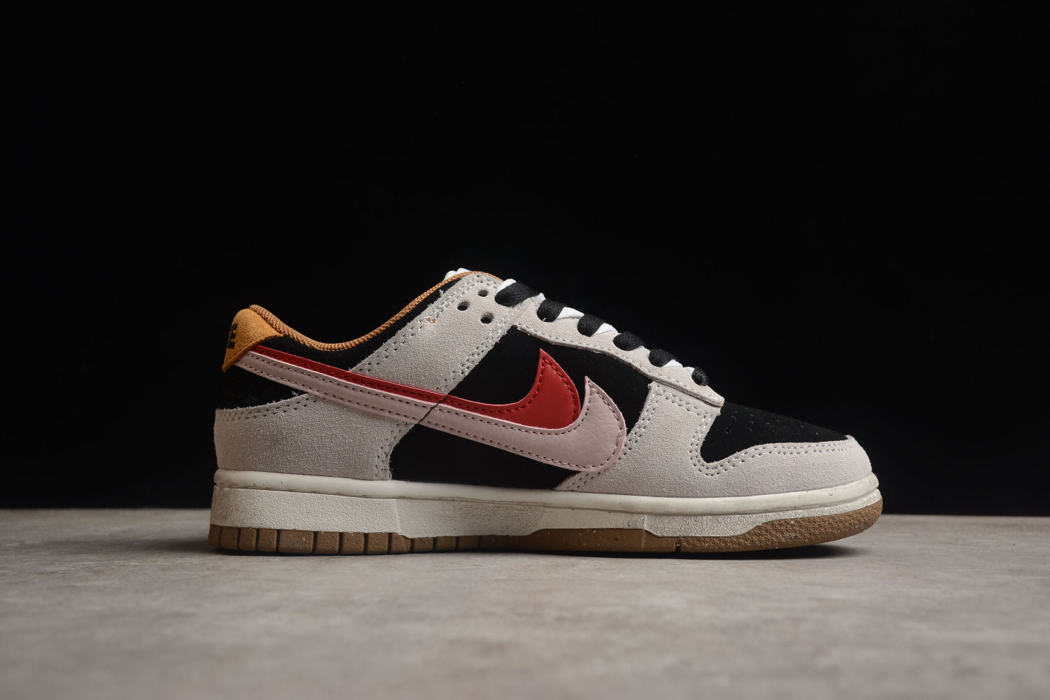 SB Dunk Low SE 85 DO9457-126