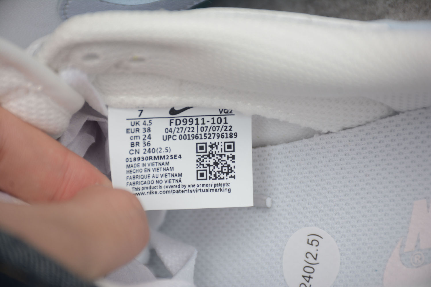 SB Dunk Low FD9911 101