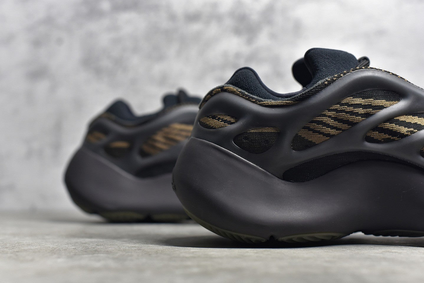 Yeezy Boost 700V3“Clay Brown” GY0189