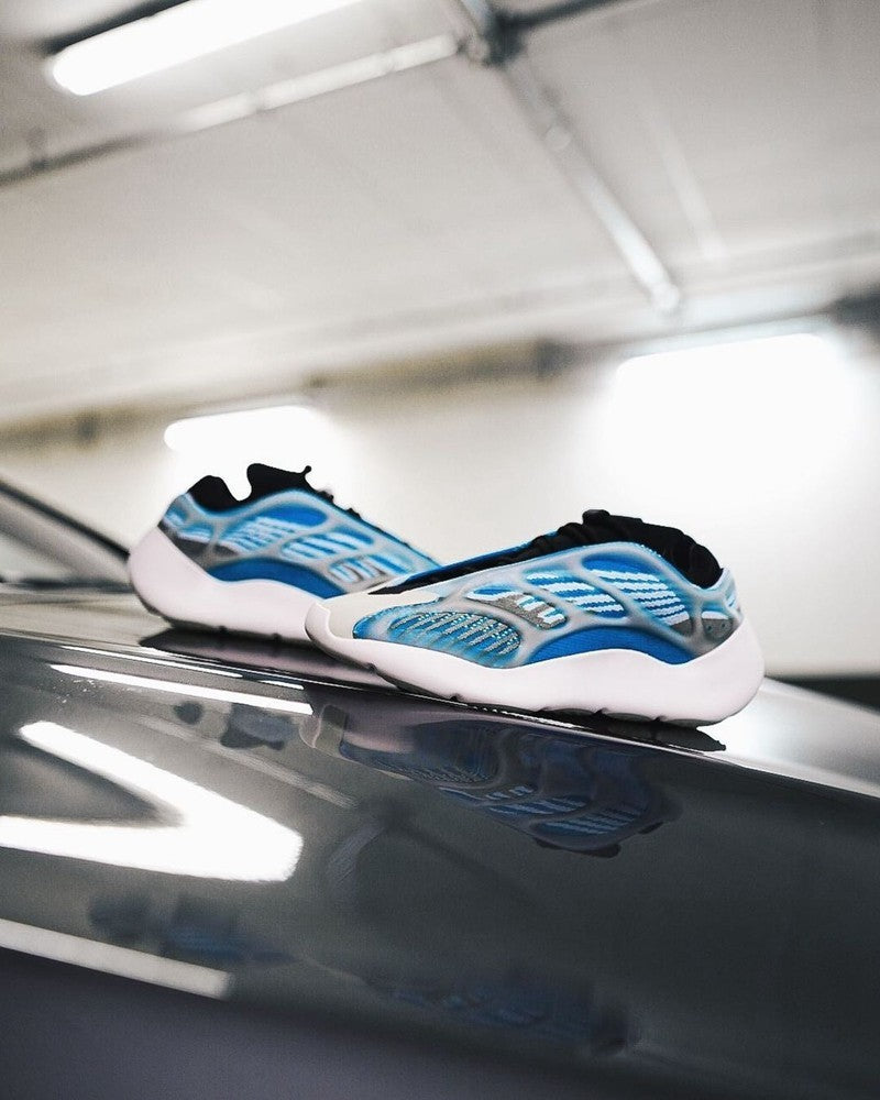 Yeezy Boost 700V3 Arzare G54850