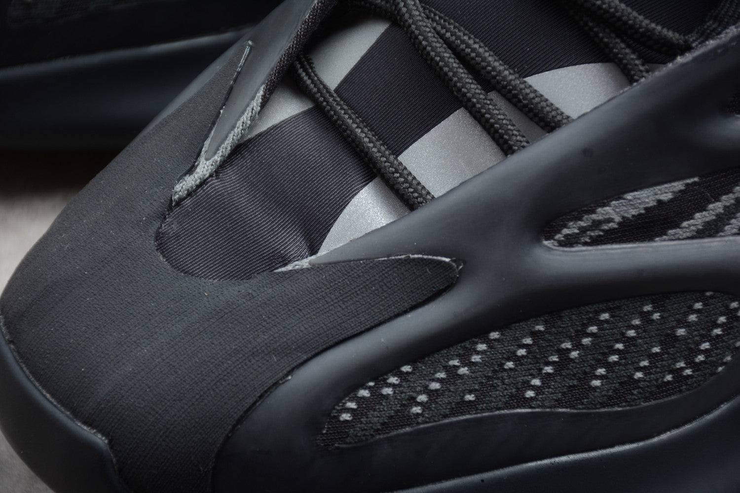 Yeezy Boost 700V3 Black H67799