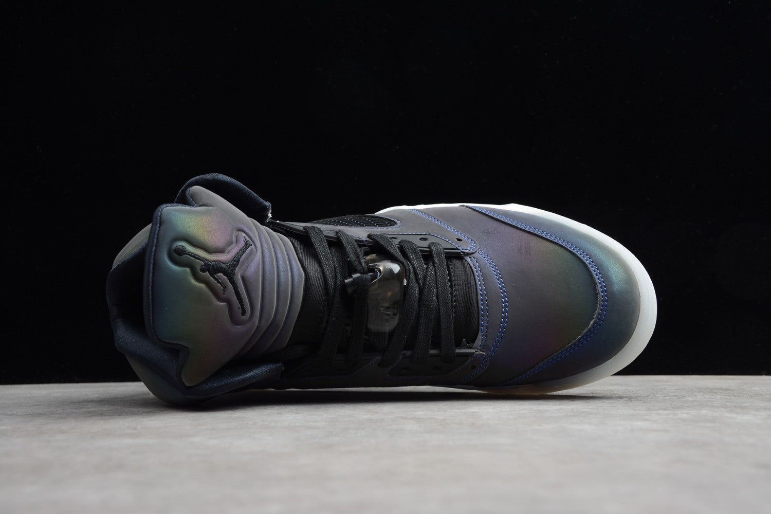 Air Jordan 5 WMNS “Oil Grey” CD2722-001