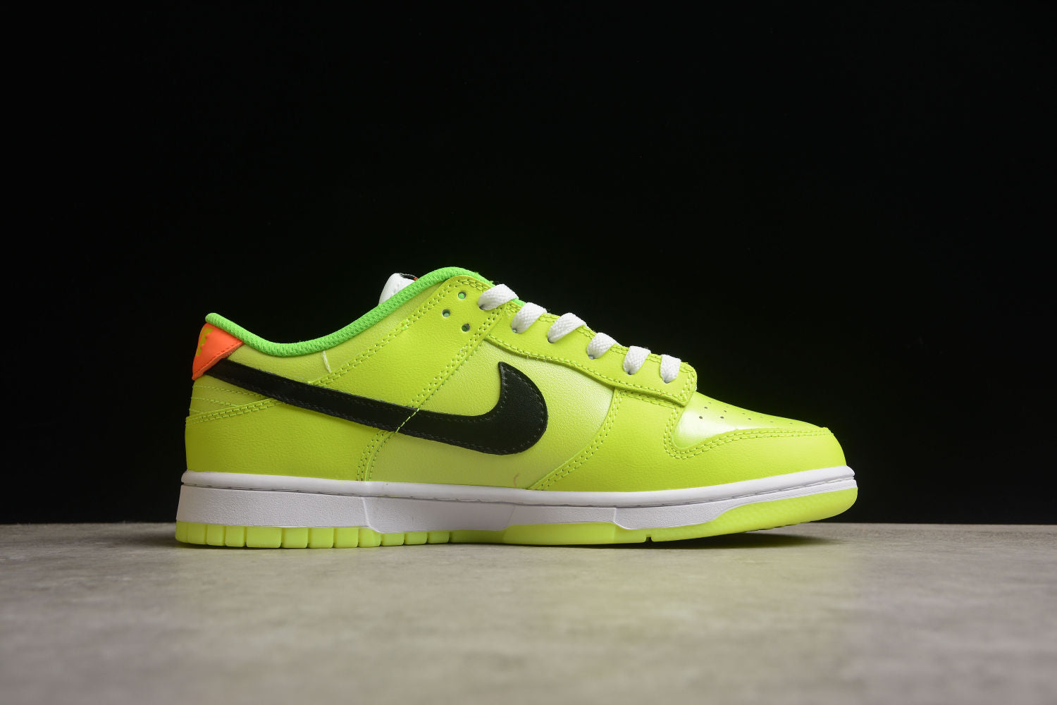 SB Dunk Low Glow In The Dark Fluorescent Green FJ4610-702