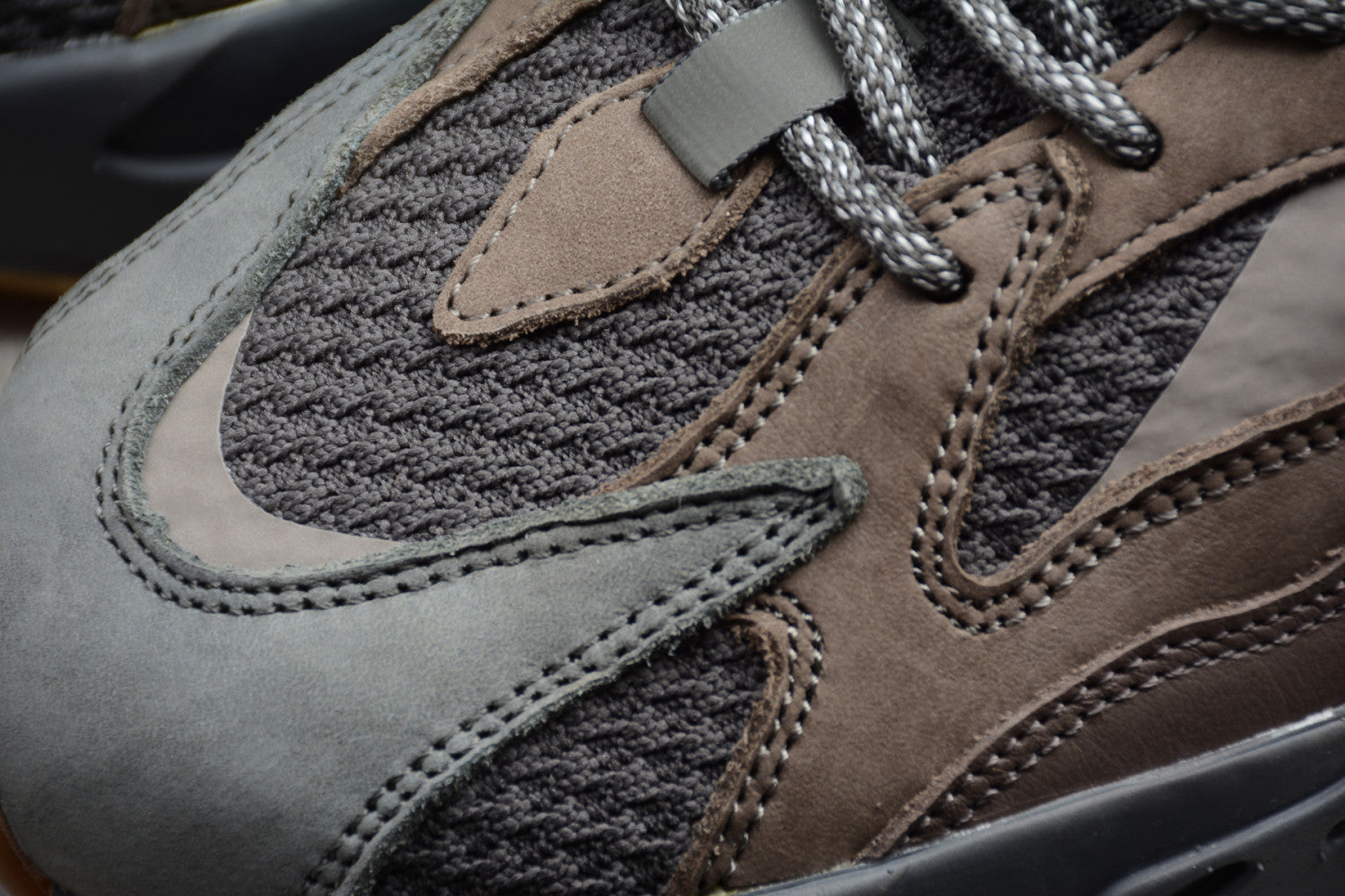 Yeezy Boost 700 V2“Geode” Brown EG6860