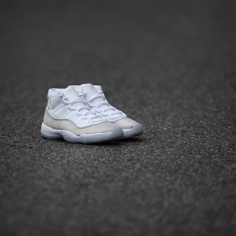 Air Jordan 11 WMNS “Metallic Silver” AR0715-100