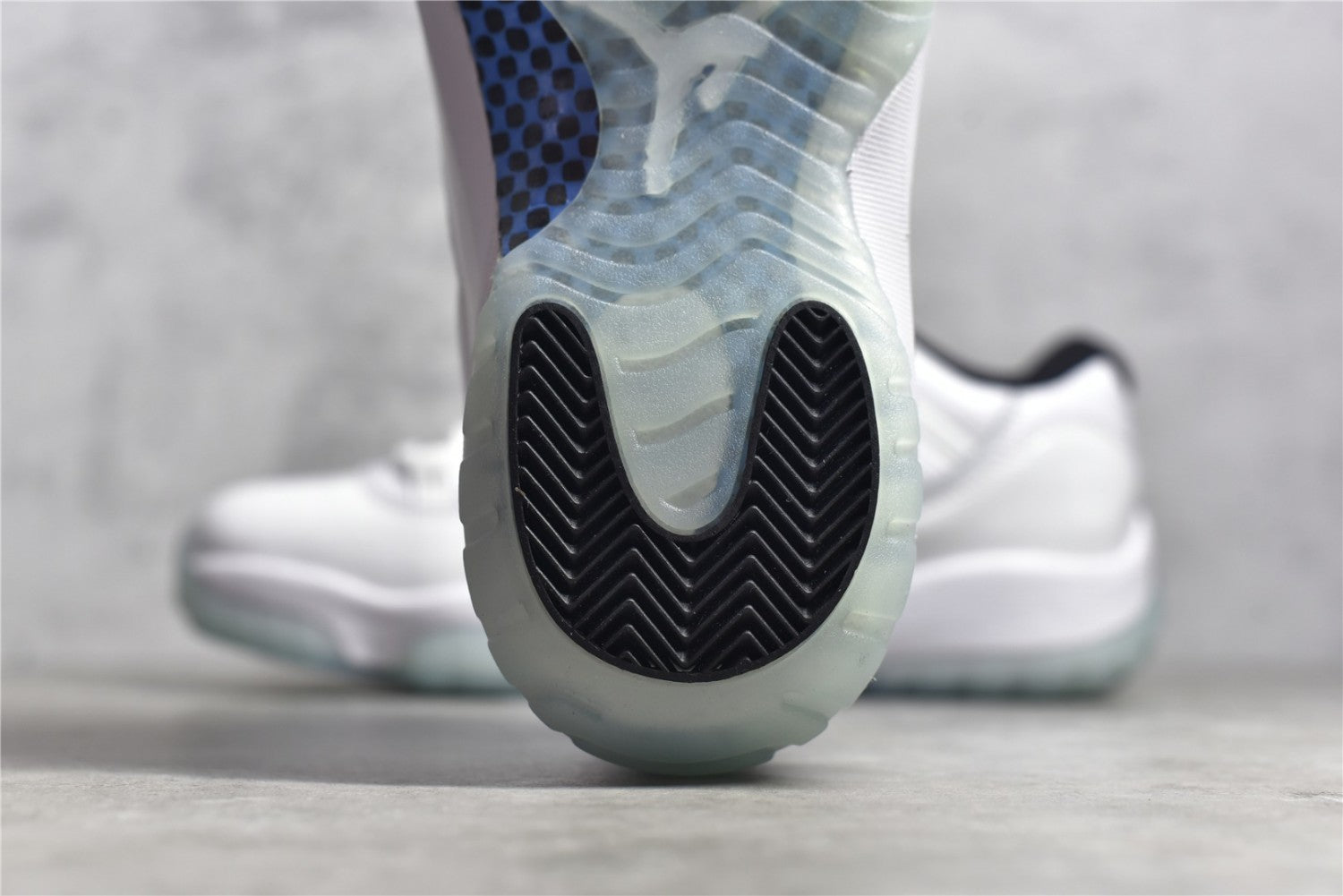 Air Jordan Retro 11 Low “Legend Blue” AV2187-117