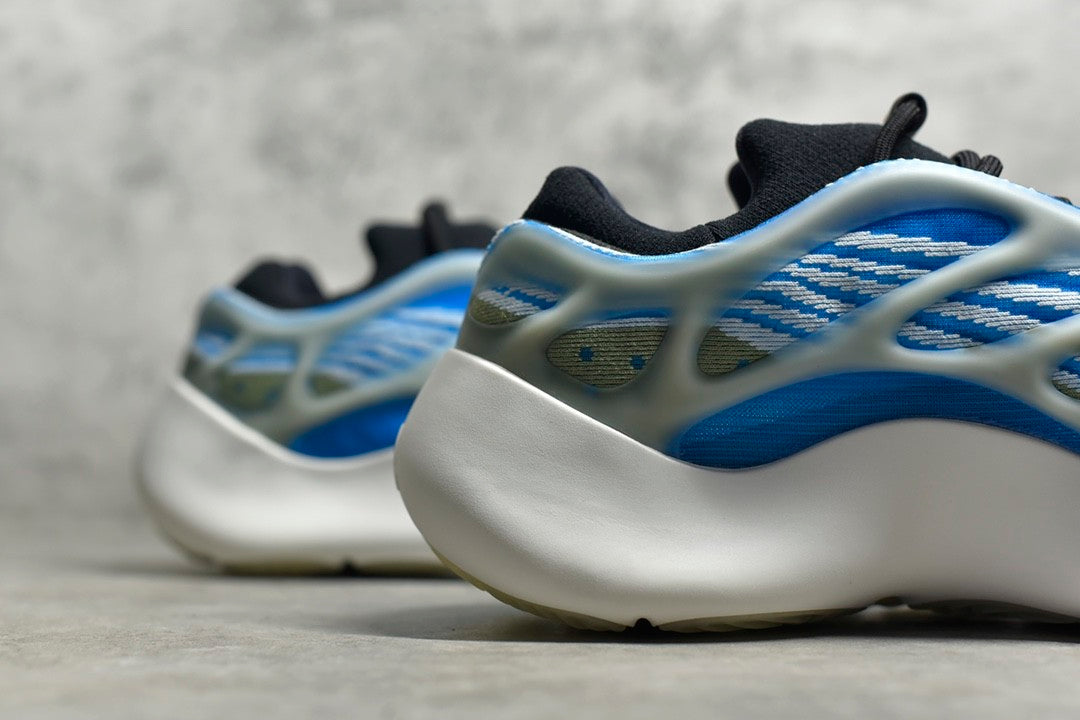 Yeezy Boost 700V3 Arzare G54850