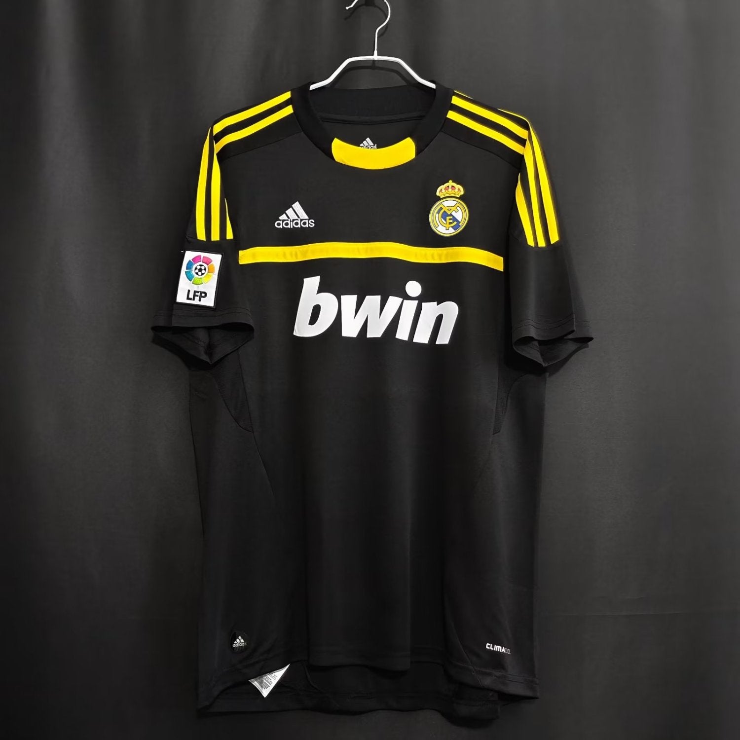 Real Madrid Retro Black Goalkeeper Jersey 2011/12