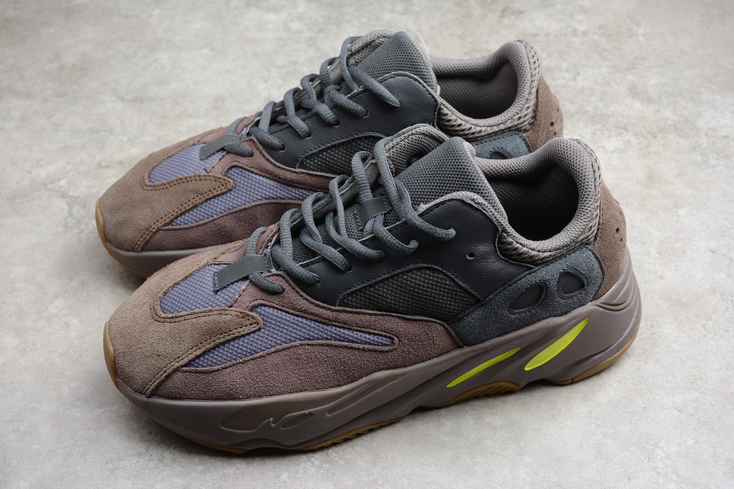 Kanye West x Adidas Yeezy Runner Boost 700 “Mauve” EE9614