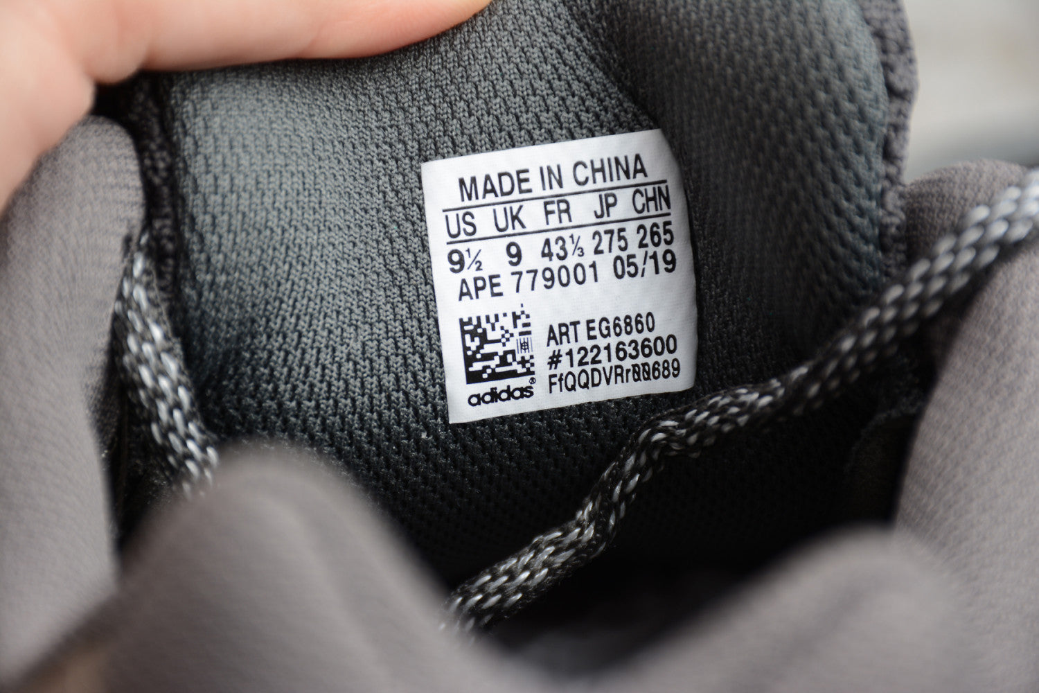 Yeezy Boost 700 V2“Geode” Brown EG6860