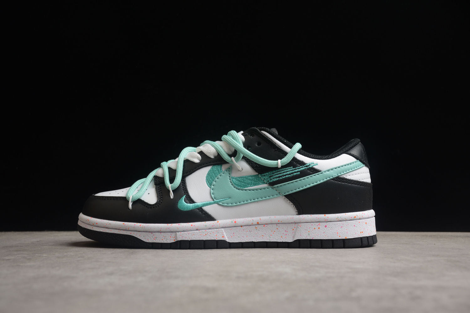 SB Dunk Low NO 205 Tiffany blue FD4623 131