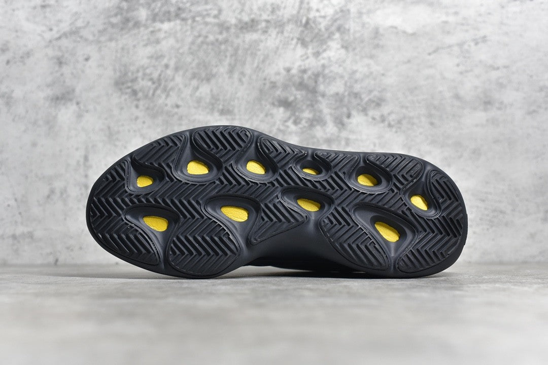 Yeezy Boost 700V3 Black H67799