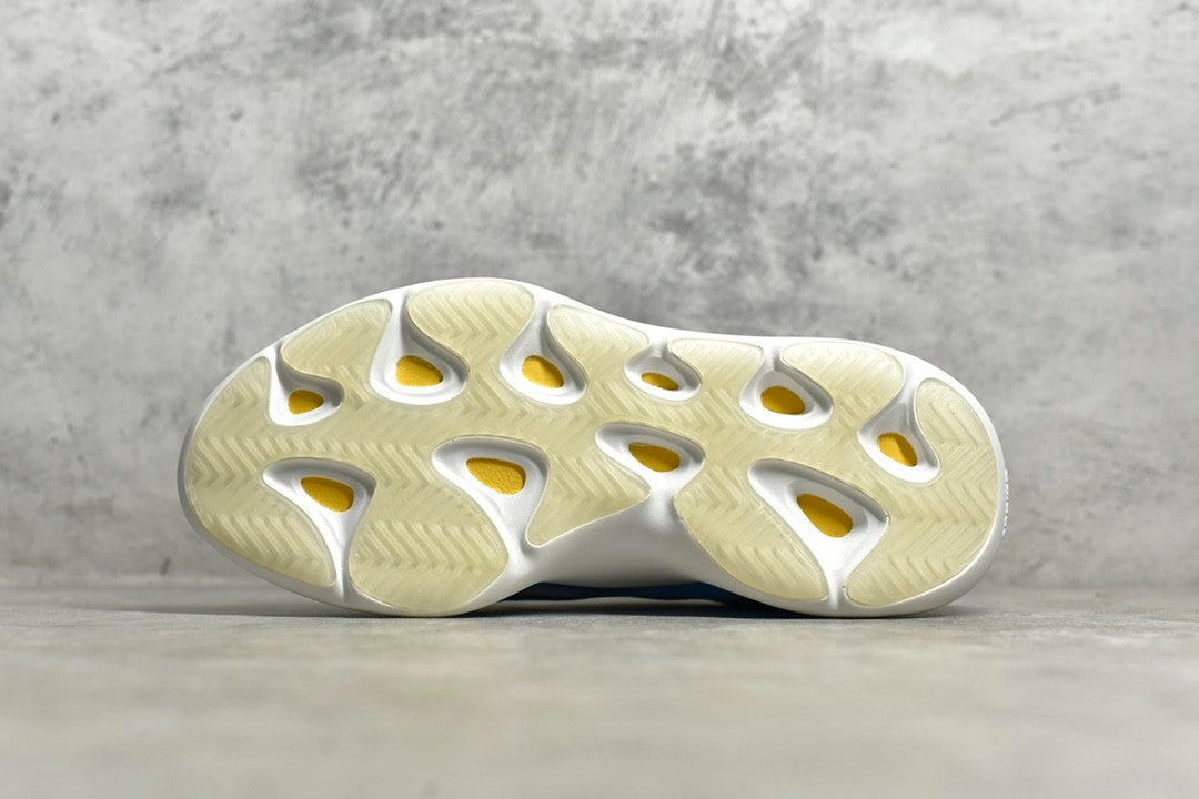 Yeezy Boost 700V3 Arzare G54850