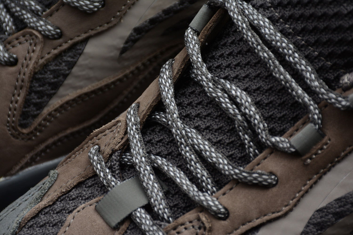 Yeezy Boost 700 V2“Geode” Brown EG6860