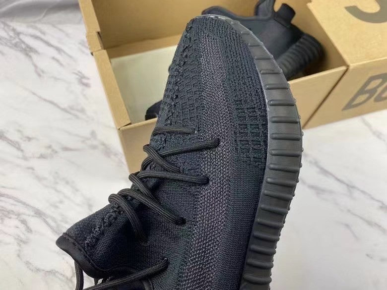 Yeezy Boost 350 V2 Onyx HQ4540