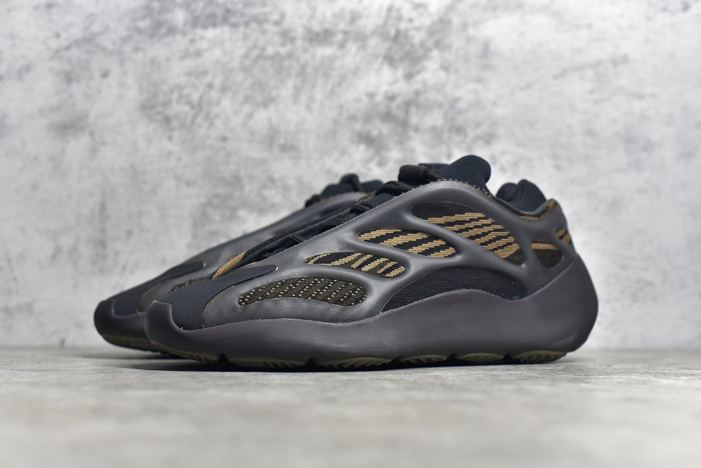 Yeezy Boost 700V3“Clay Brown” GY0189