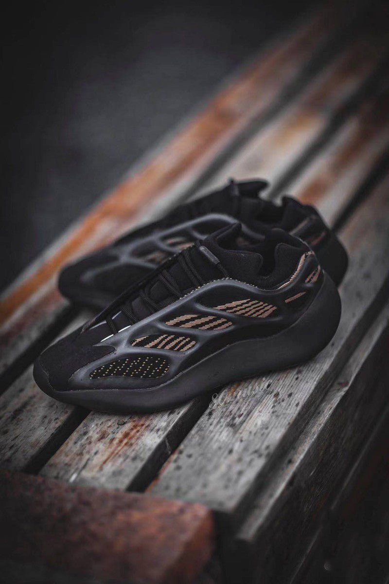 Yeezy Boost 700V3“Clay Brown” GY0189